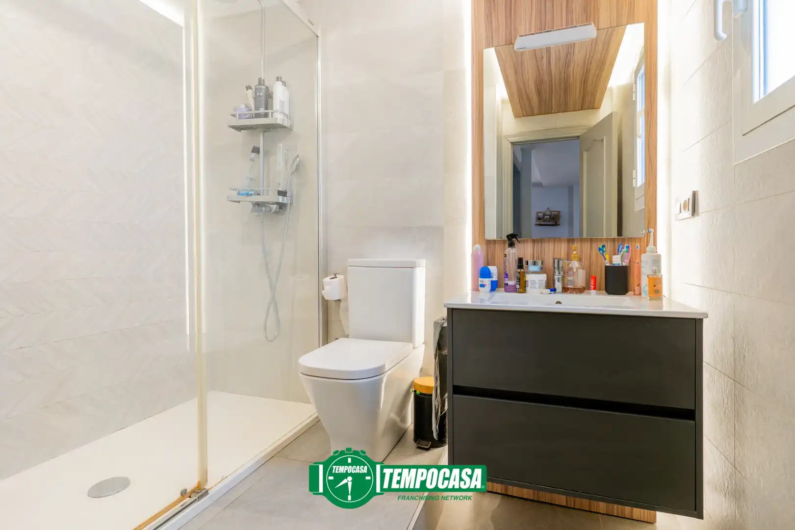 Baño de Piso en venta en Silla con Aire acondicionado, Calefacción y Amueblado