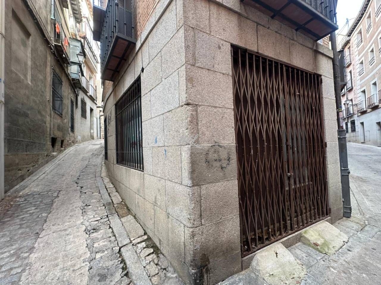 Exterior view of Premises for sale in  Toledo Capital