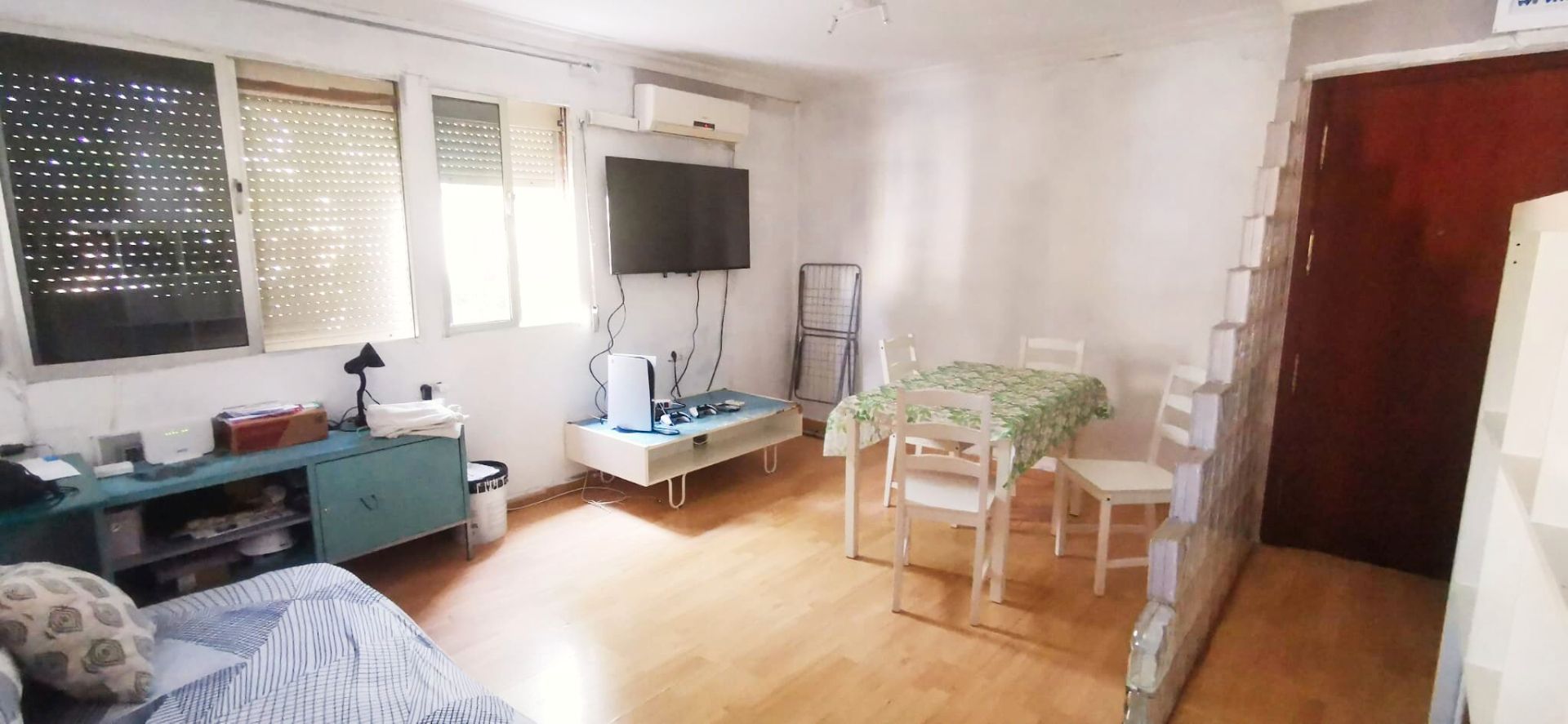 Dormitori de Pis en venda en  Sevilla Capital amb Aire condicionat, Moblat i Rentadora