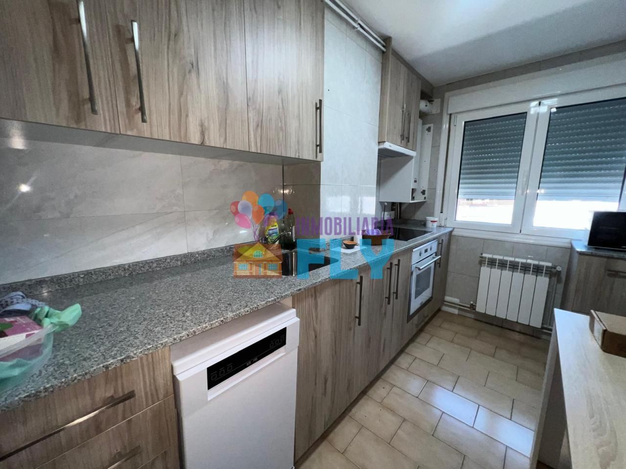 Kitchen of Flat to share in Ourense Capital   with Heating, Parquet flooring and Furnished