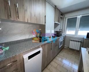 Cuina de Pis per a compartir en Ourense Capital  amb Calefacció, Parquet i Moblat