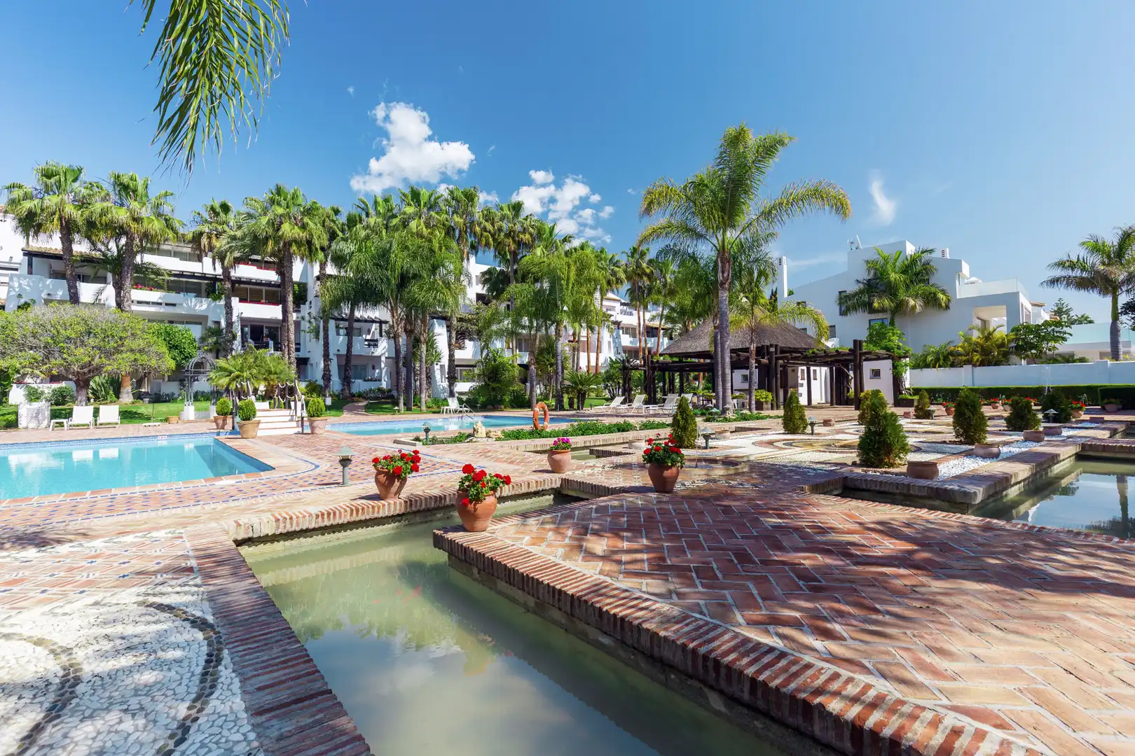 Vista exterior de Ático en venta en Marbella con Aire acondicionado, Terraza y Trastero
