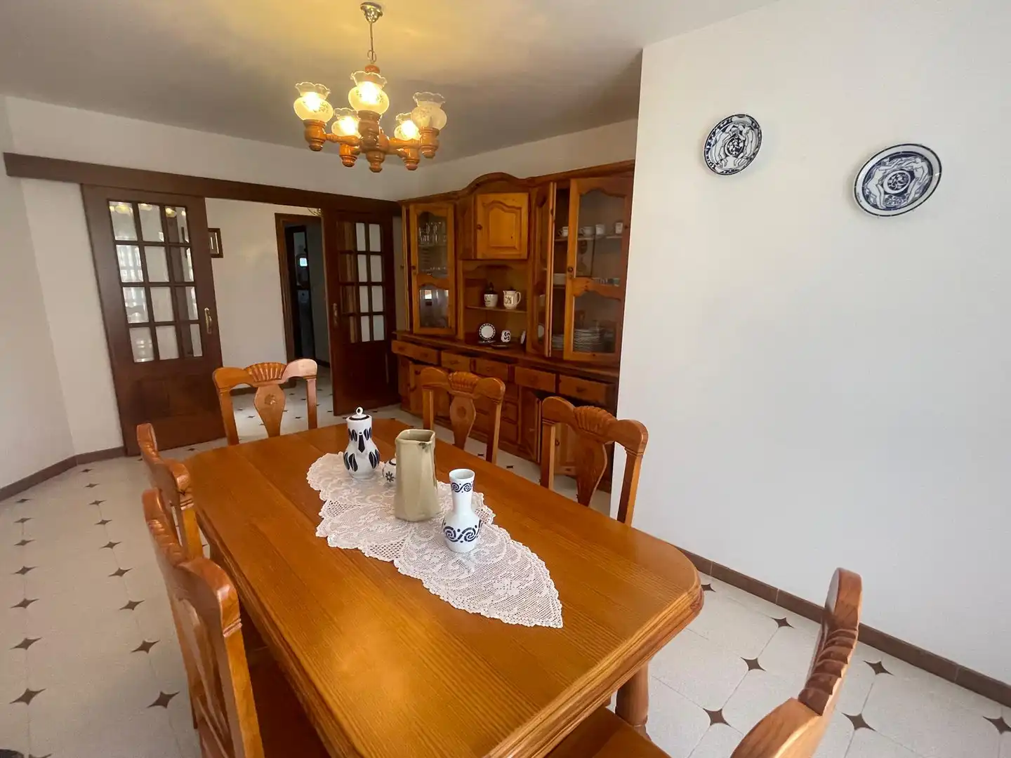 Menjador de Casa o xalet de lloguer en Oleiros amb Jardí privat, Moblat i Forn