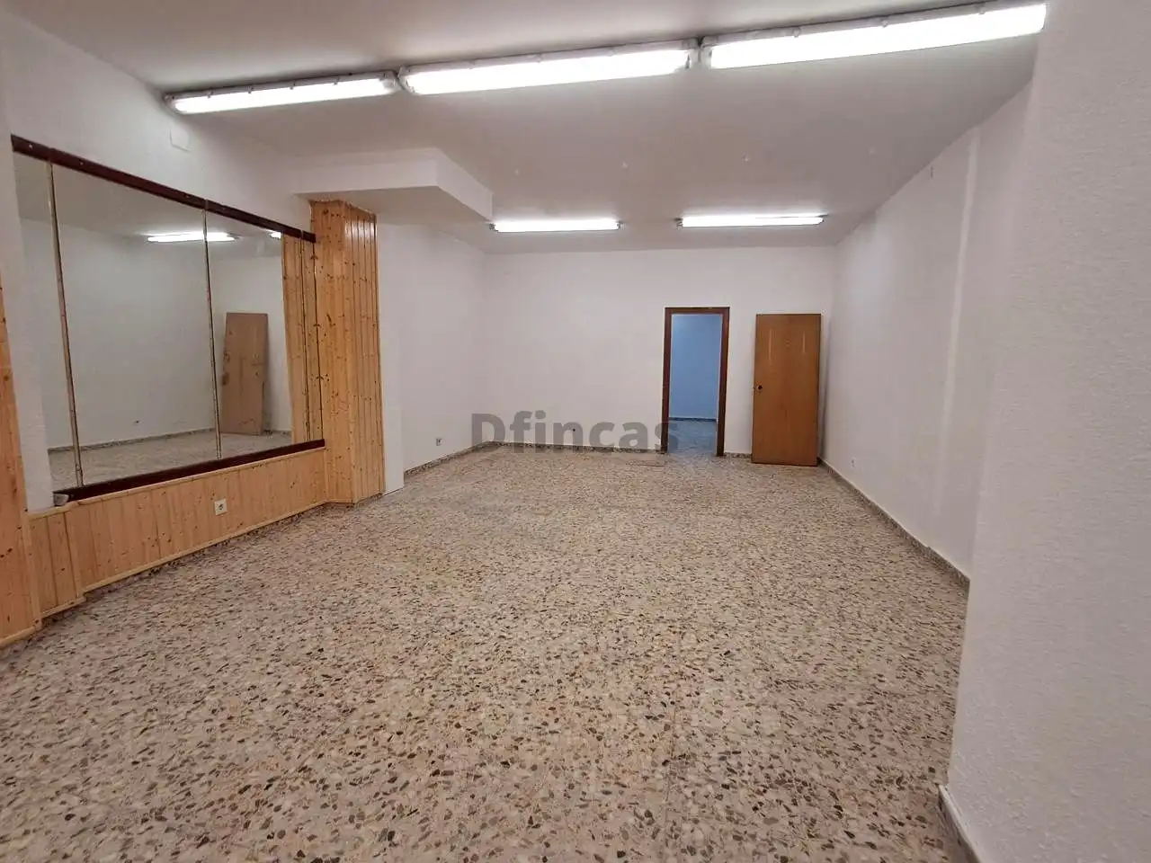 Local comercial de lloguer a Avenida de Sagunto, imagen 9