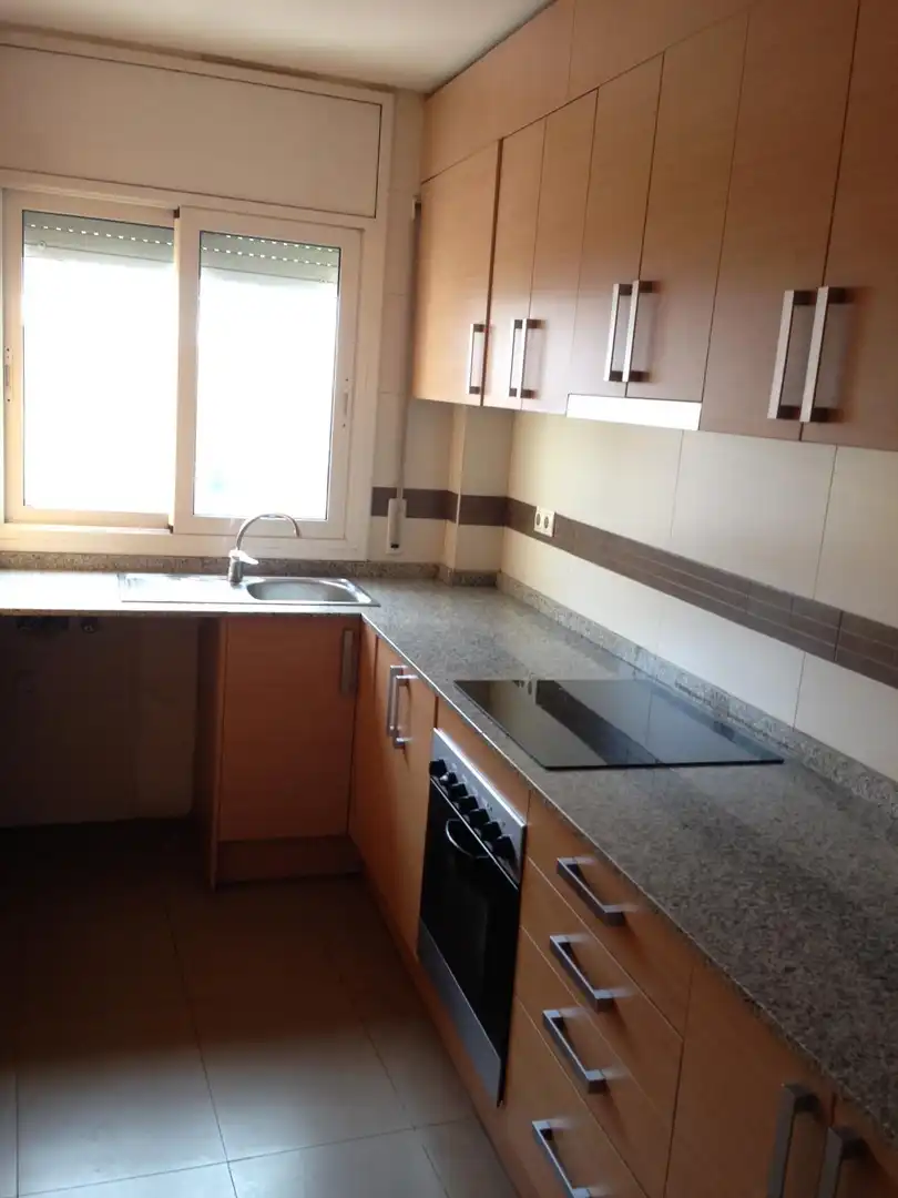 Cuina de Pis en venda en Montcada i Reixac amb Aire condicionat i Terrassa