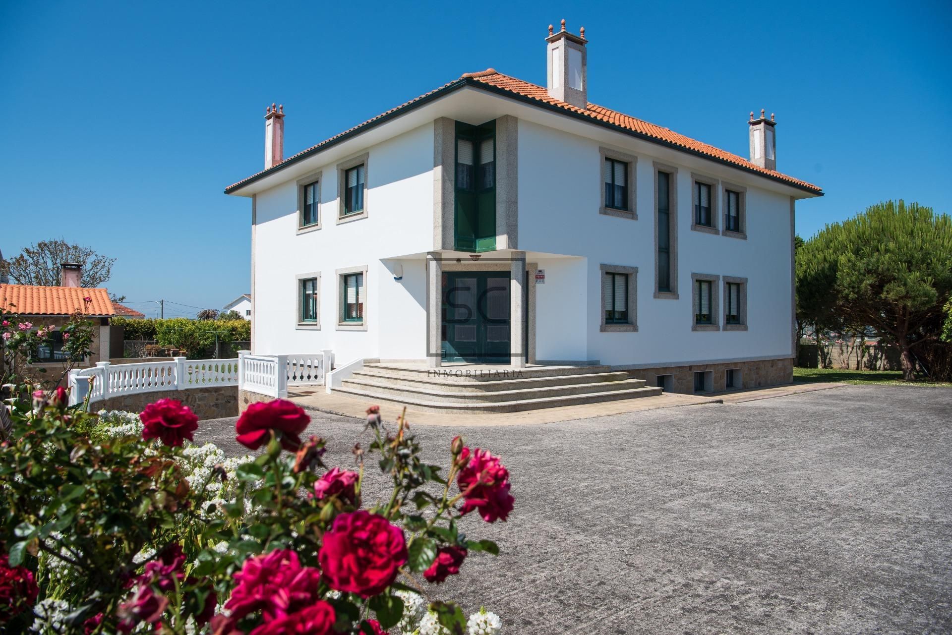 Vista exterior de Casa o xalet en venda en Ferrol amb Calefacció, Jardí privat i Terrassa
