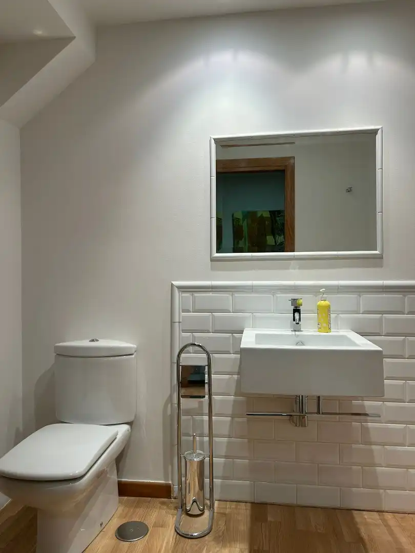 Bathroom of Apartments for sale in Ourense Capital   with Air Conditioner, Heating and Parquet flooring