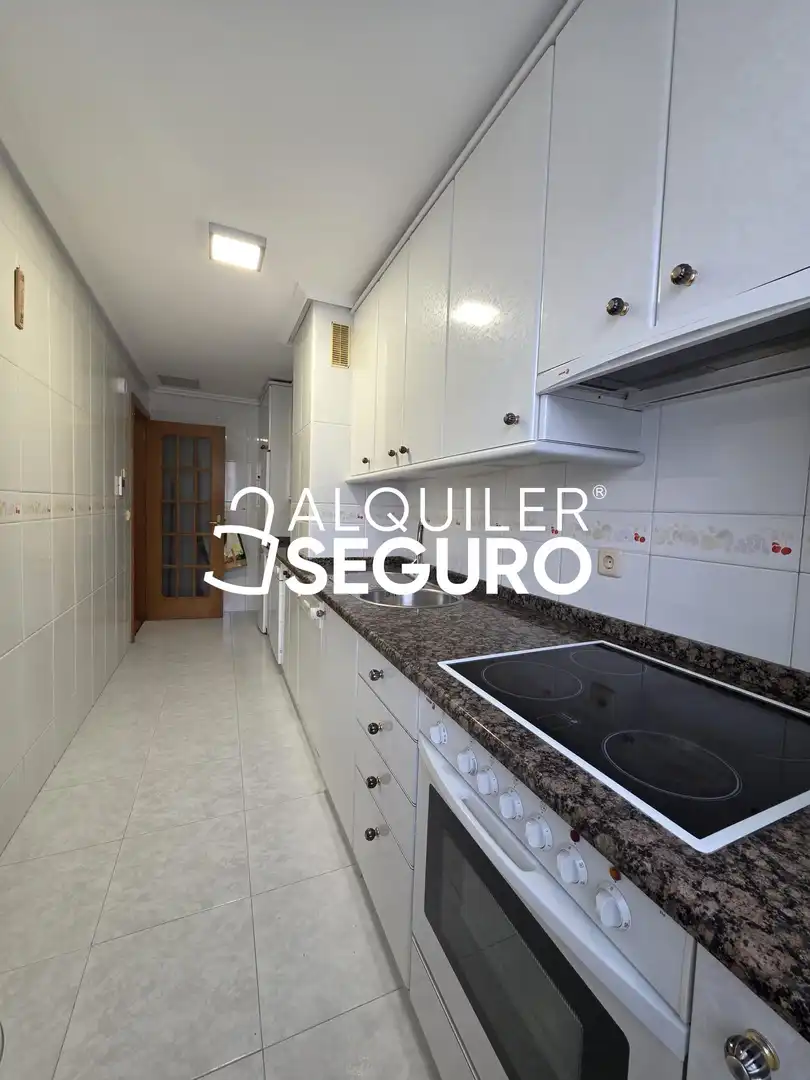 Cocina de Piso de alquiler en Burgos con Calefacción y Amueblado