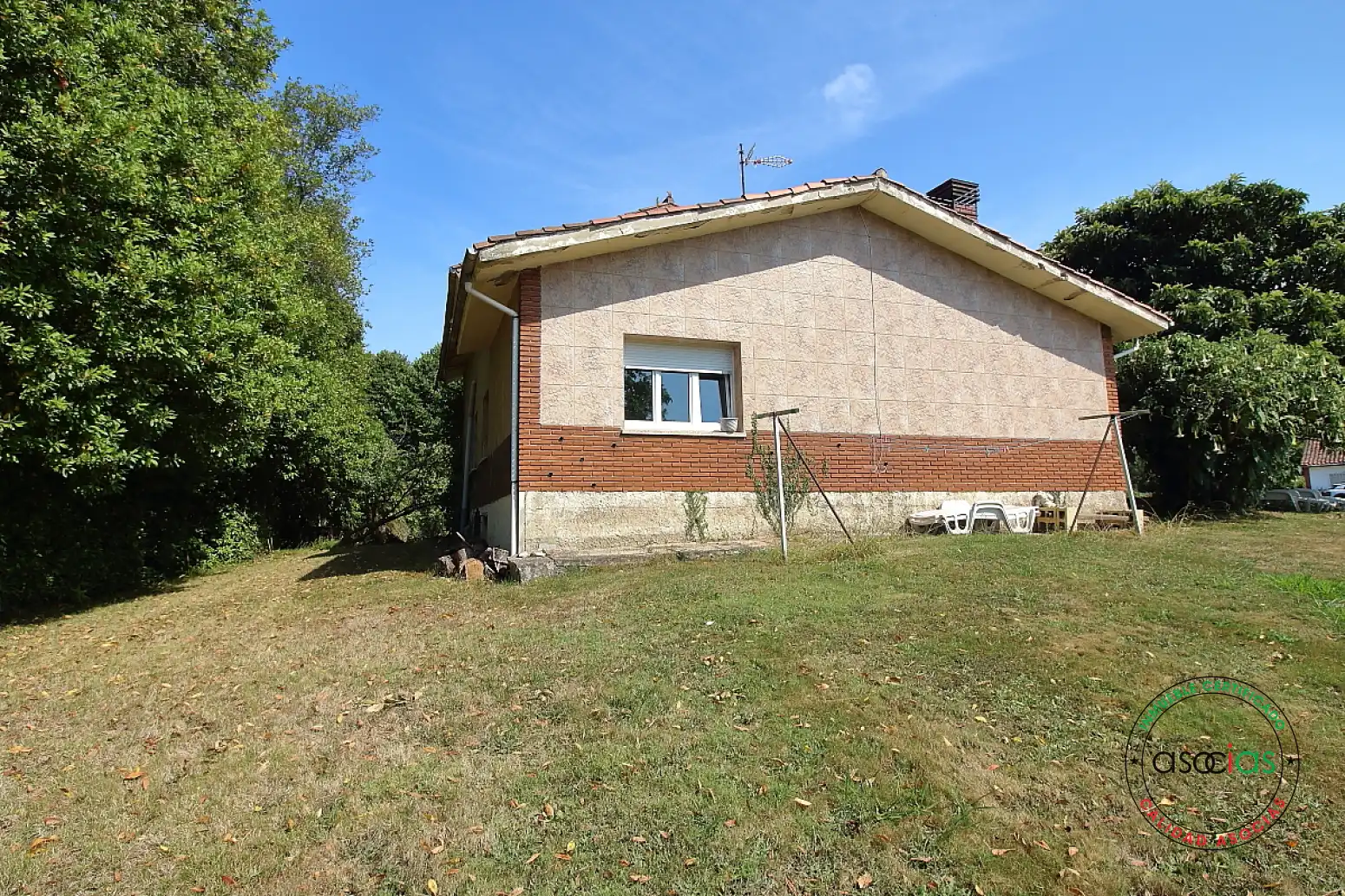 Vista exterior de Casa o xalet en venda en Gijón  amb Calefacció, Parquet i Moblat