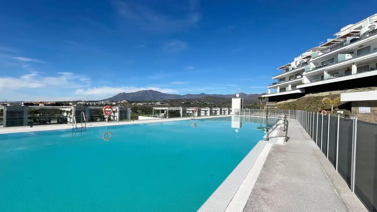 Piscina de Ático en venta en Estepona con Aire acondicionado, Terraza y Trastero