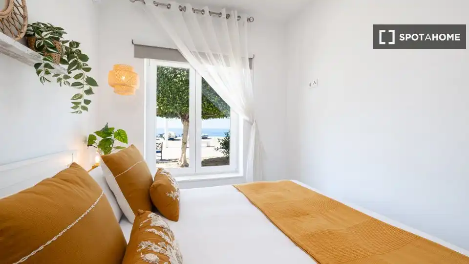 Dormitori de Apartament per a compartir en Rincón de la Victoria amb Aire condicionat, Terrassa i Moblat