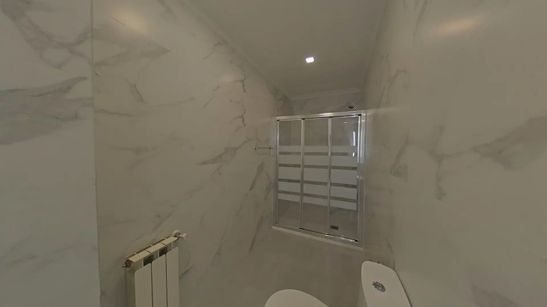 Badezimmer von Wohnung zum Verkauf in Madrid mit Heizung, Terrasse und Ofen