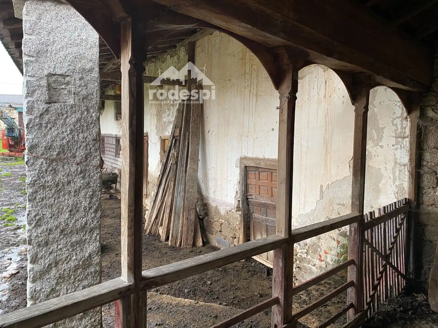 Buildings for sale in Pantón