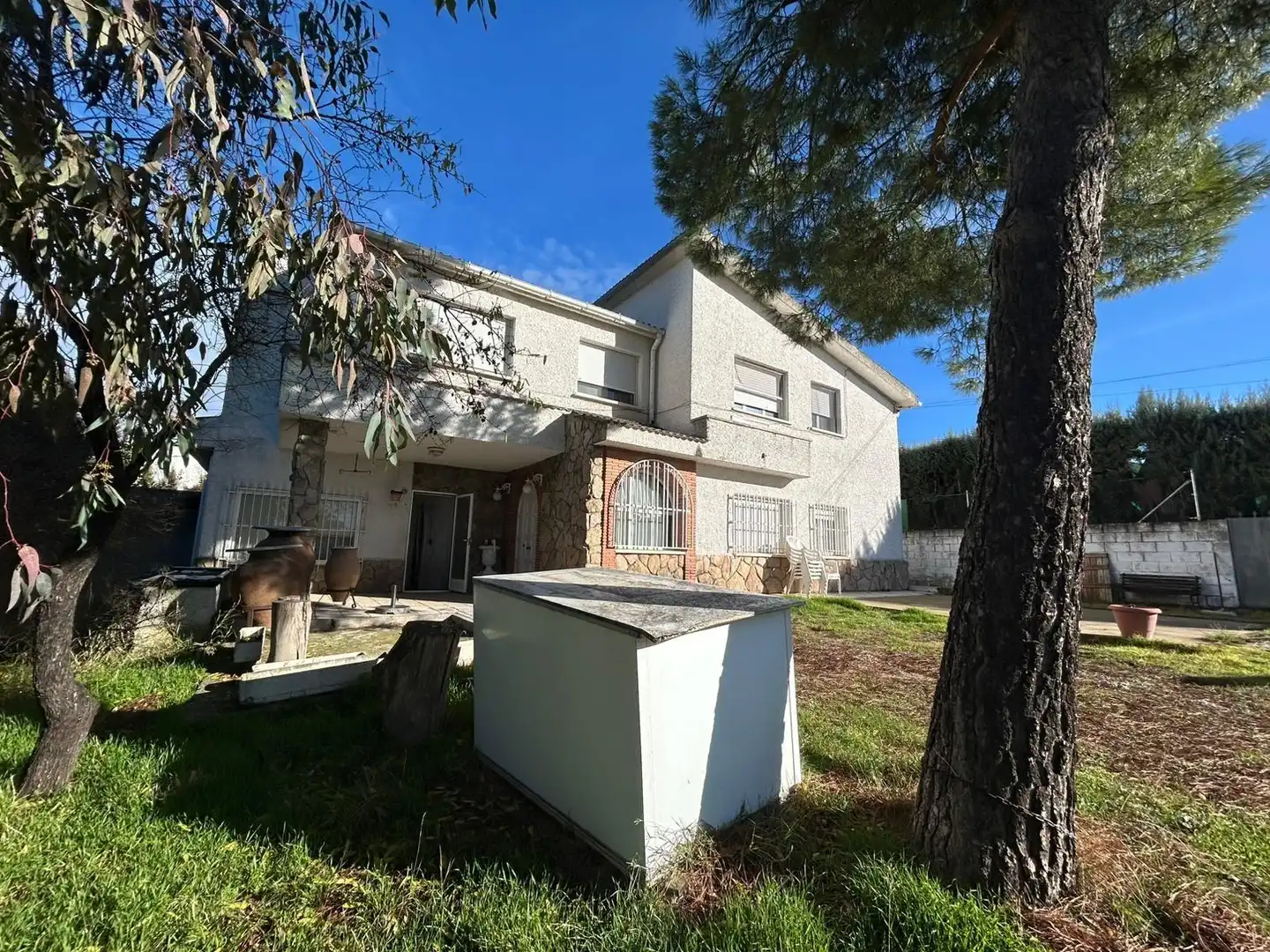 Vista exterior de Casa o xalet en venda en Villalbilla amb Jardí privat i Piscina