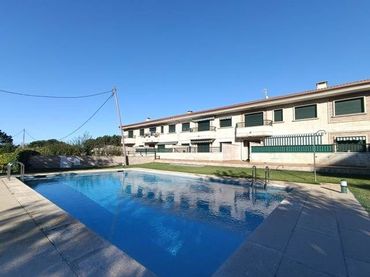Piso con balcón en alquiler en Lugar Revolta-Noalla 21