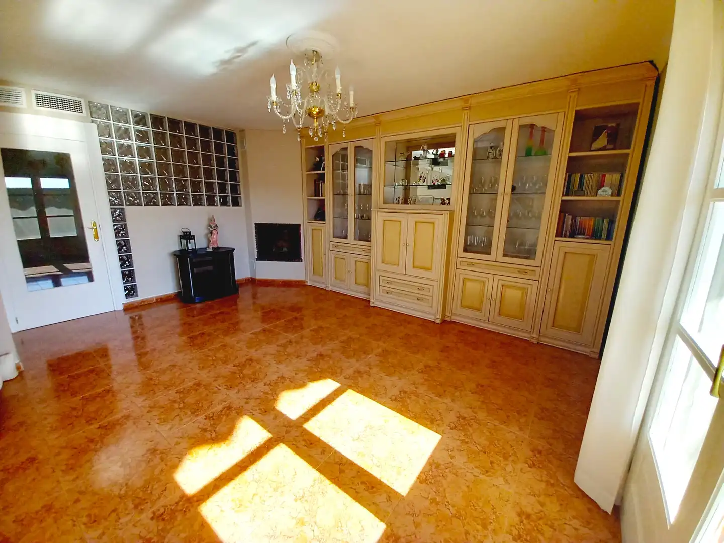 Living room of Houses for sale in L'Alfàs del Pi  with Air Conditioner, Private garden and Terrace