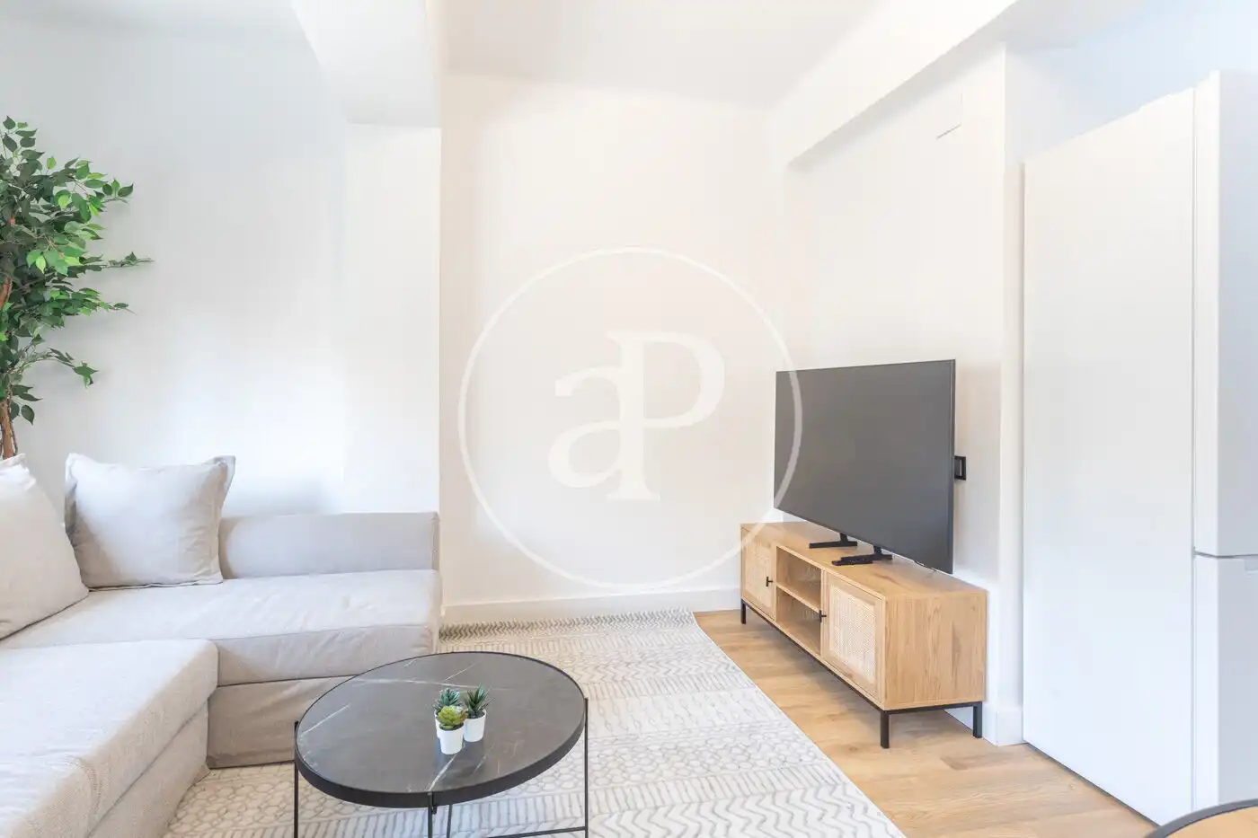 Flat for rent in Carrer de la Marina, Fort Pienc