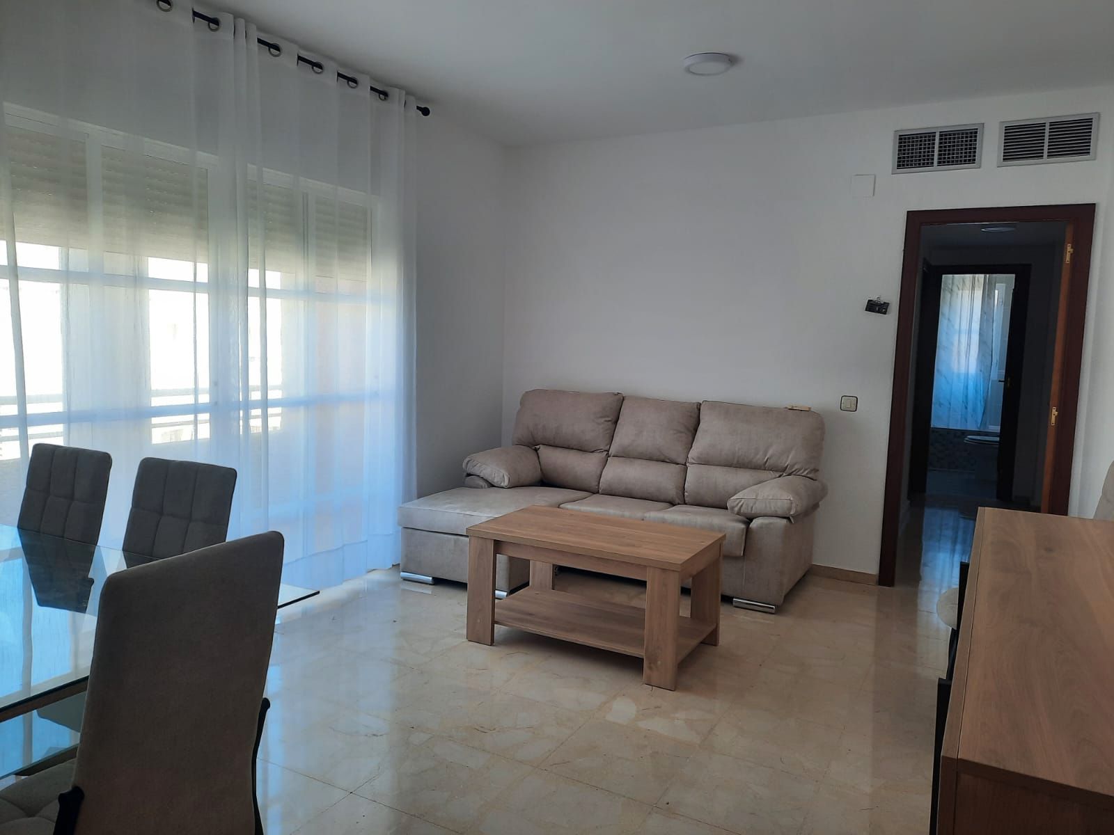 Sala d'estar de Apartament de lloguer en Badajoz Capital amb Aire condicionat, Terrassa i Moblat