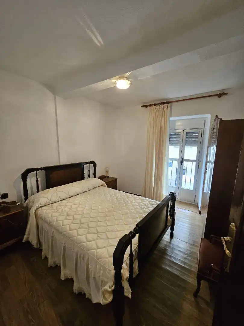 Schlafzimmer von Einfamilien-Reihenhaus zum Verkauf in Ledrada mit Möbliert