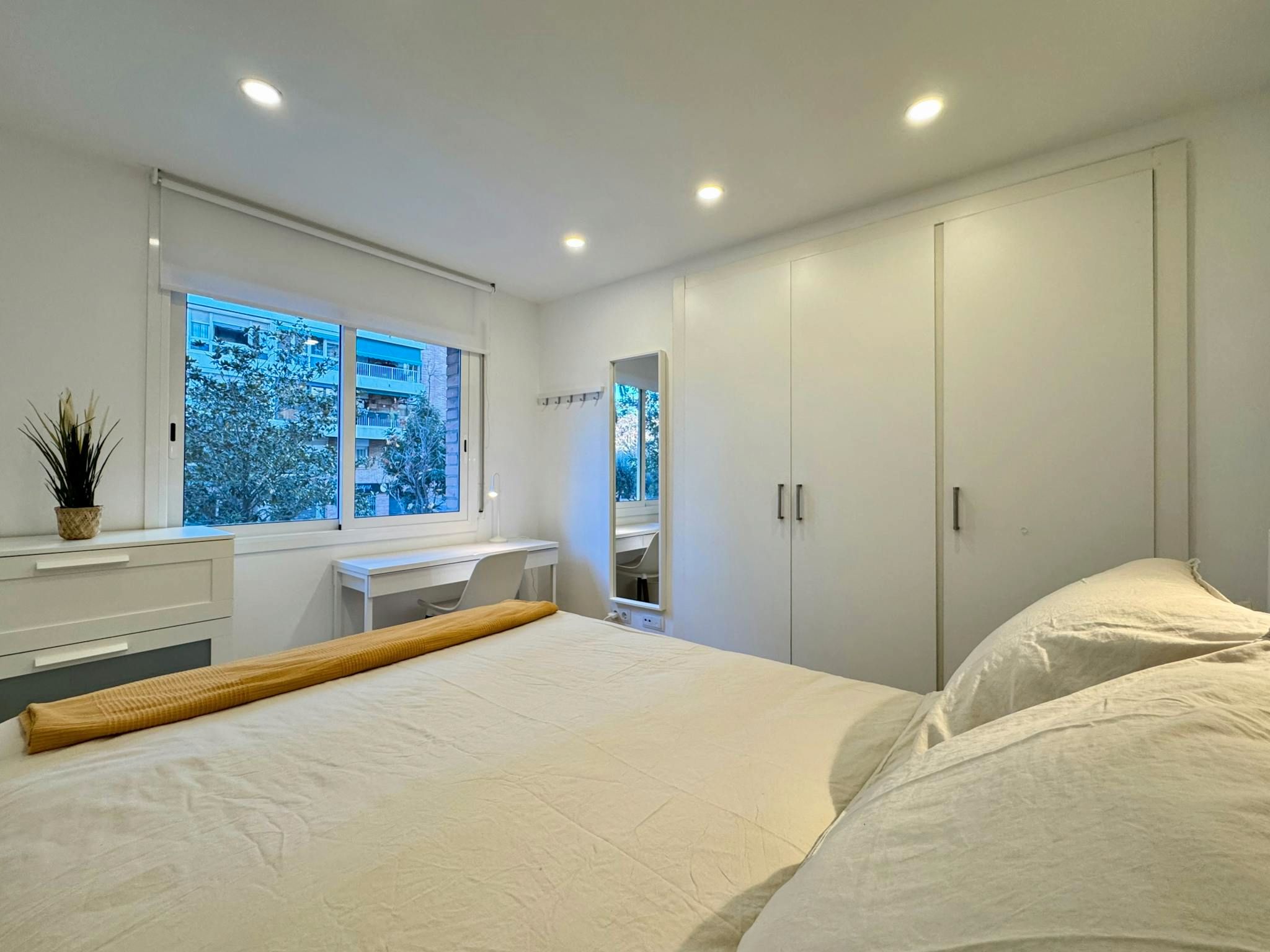 Bedroom of Flat to share in  Barcelona Capital  with Air Conditioner, Heating and Furnished