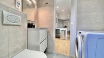 Bathroom of Apartment for sale in  Barcelona Capital  with Air Conditioner, Heating and Parquet flooring