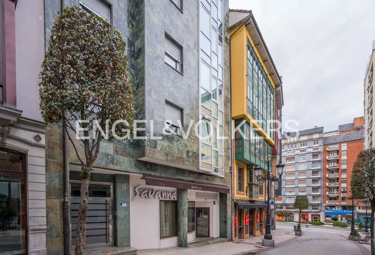 Vista exterior de Pis en venda en Oviedo  amb Calefacció