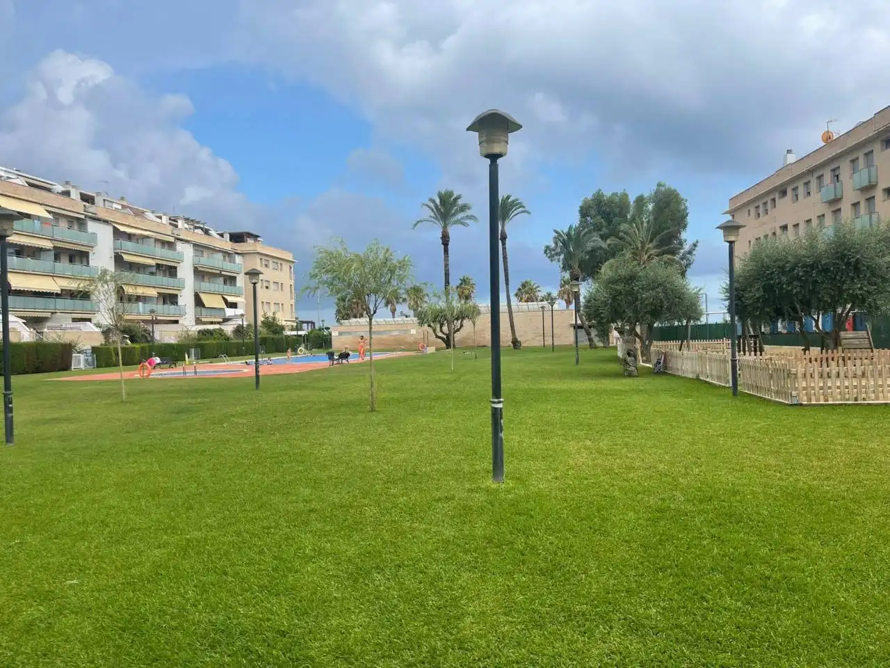 Jardí de Pis de lloguer en Cubelles amb Calefacció, Terrassa i Moblat
