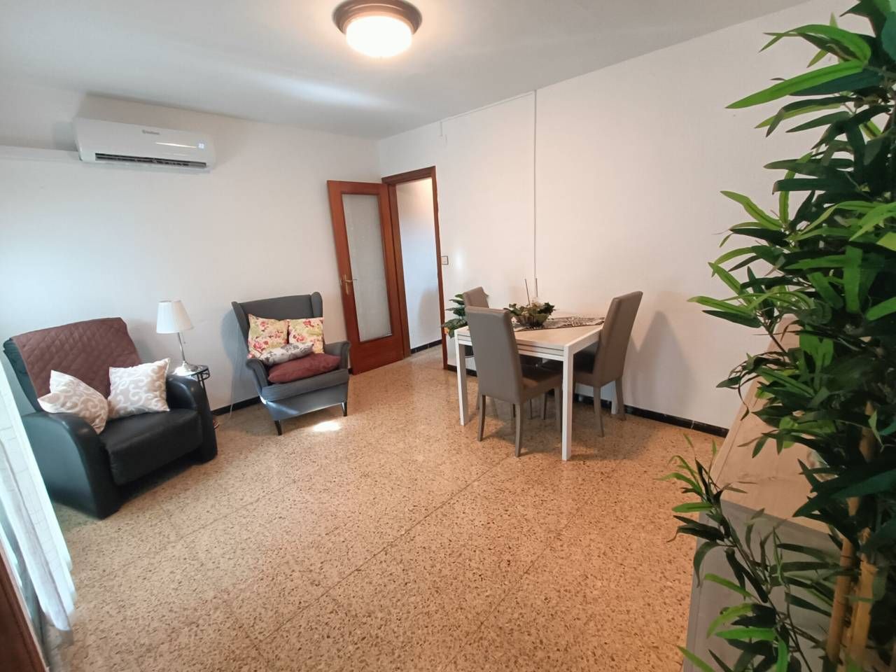 Living room of Flat for sale in Santa Coloma de Gramenet  with Air Conditioner and Balcony