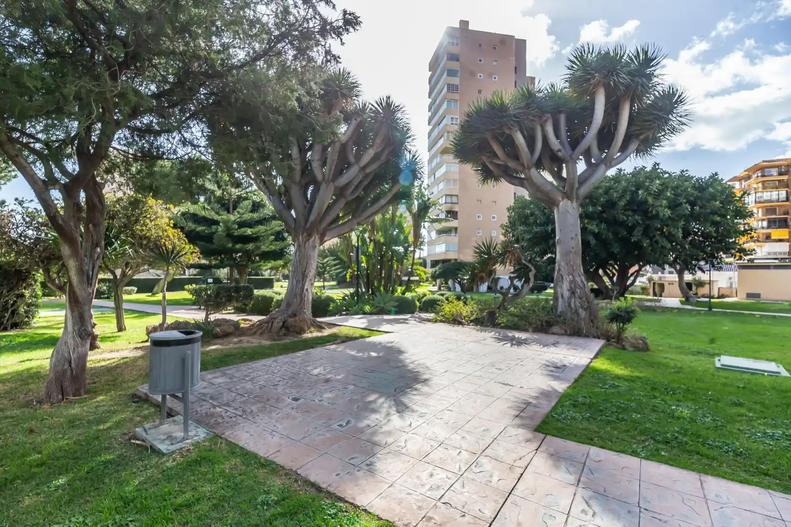 Vista exterior de Piso en venta en Torremolinos con Aire acondicionado, Jardín privado y Terraza