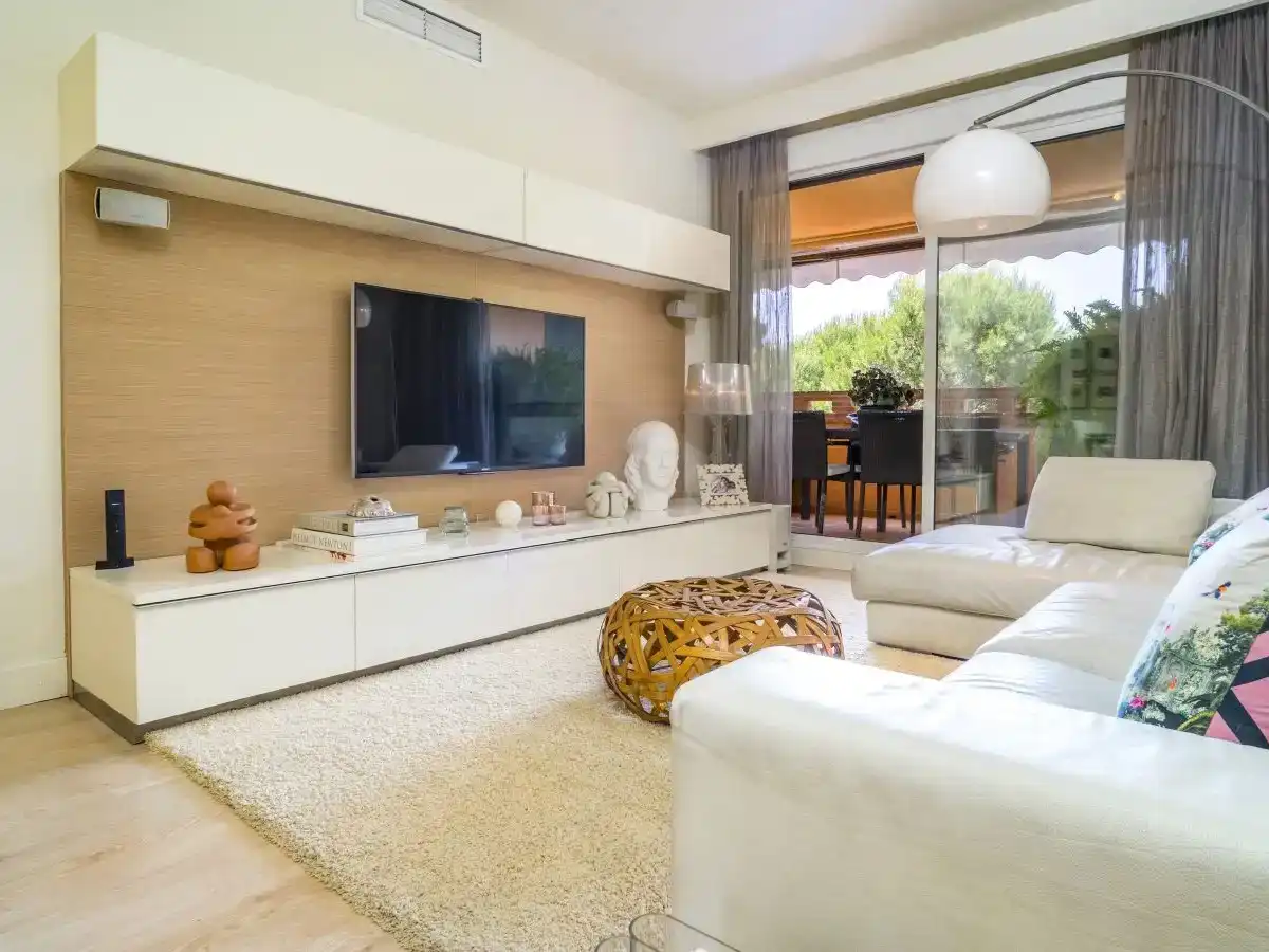 Sala d'estar de Apartament en venda en Marbella amb Aire condicionat i Piscina