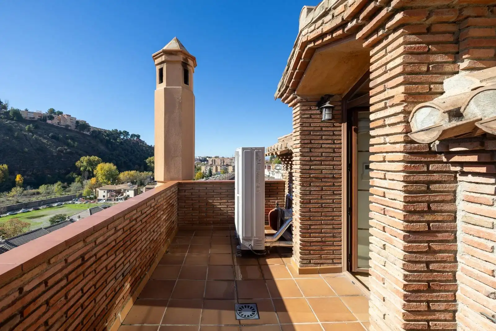 Adossat amb terrassa en venda a Genil, imagen 31