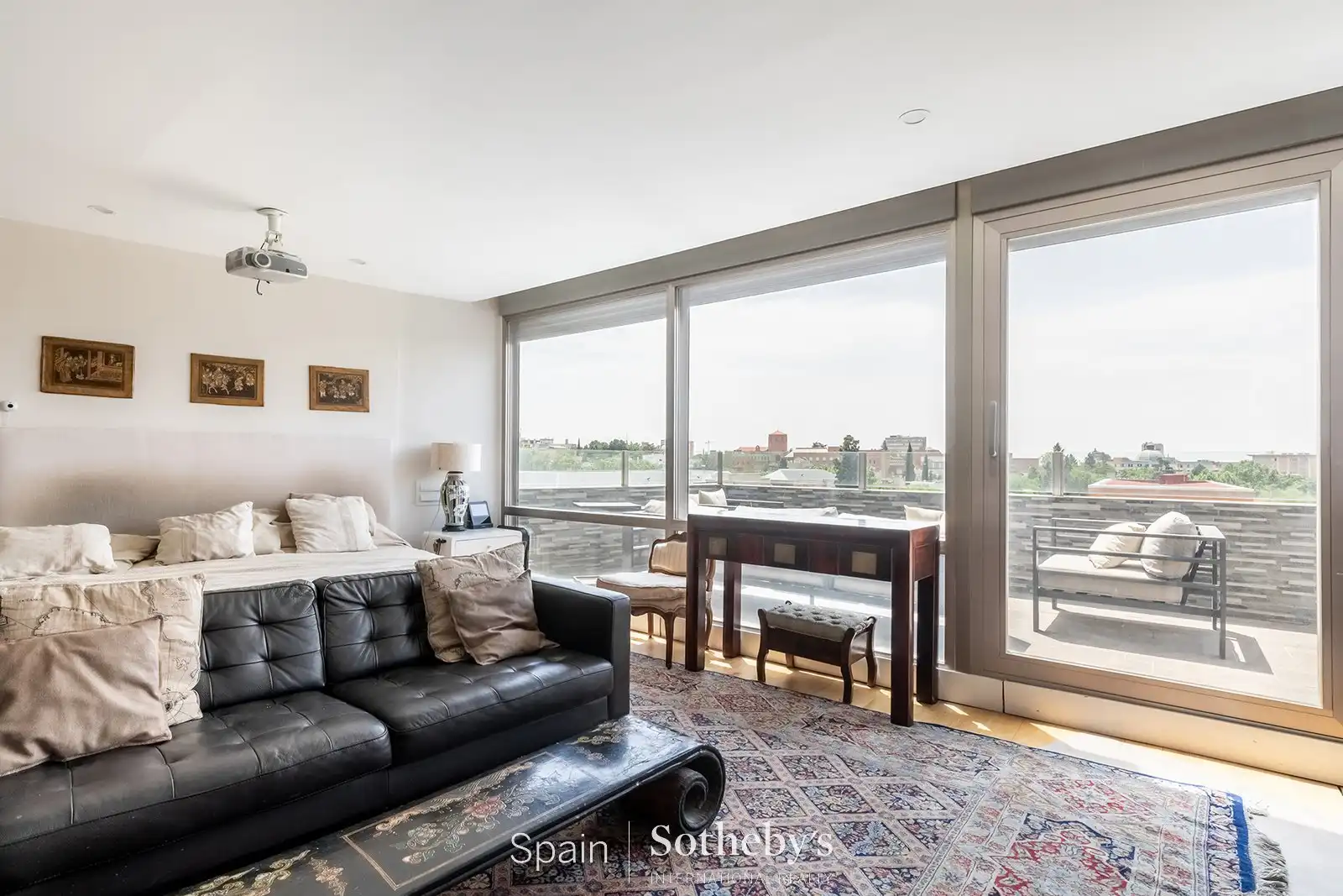 Sala d'estar de Àtic en venda en Madrid amb Aire condicionat, Calefacció i Jardí privat