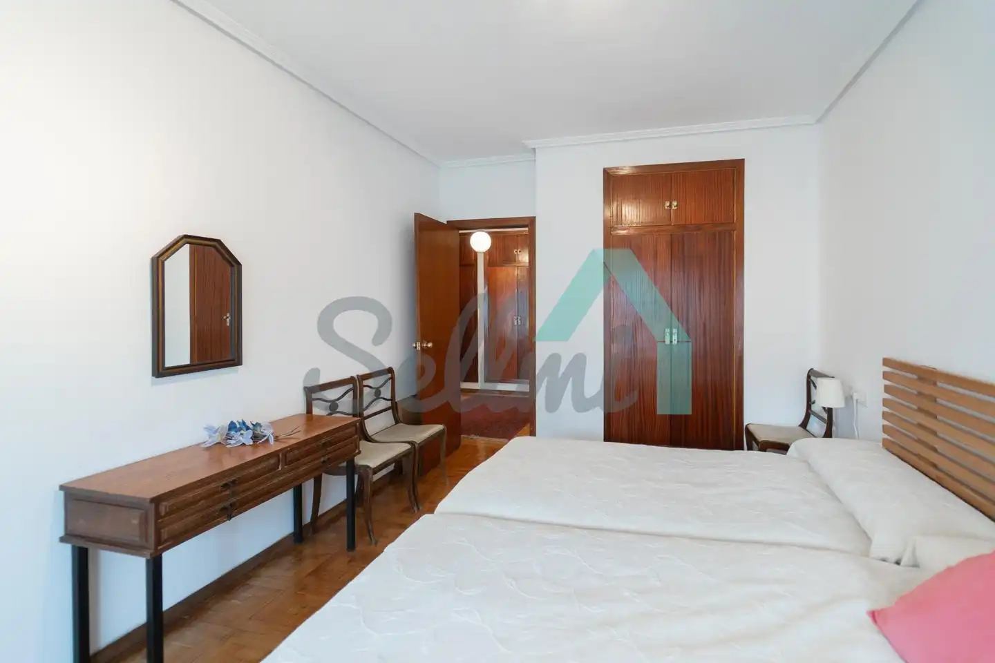 Habitación de Piso en venta en Oviedo  con Calefacción, Parquet y Terraza
