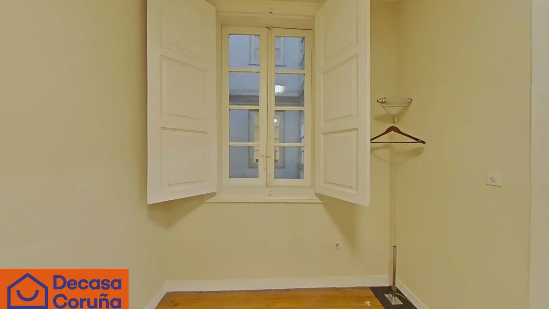 Wohnung zum Verkauf in A Coruña Capital  mit Abstellraum und Alarm