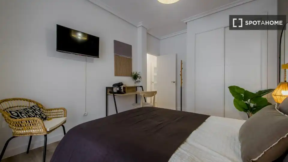 Bedroom of Flat for rent in Madrid  with Air Conditioner, Heating and Furnished