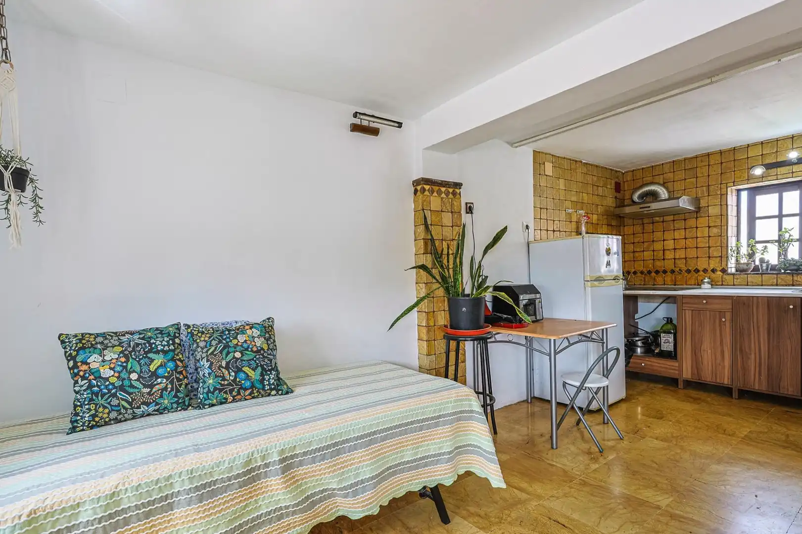 Bedroom of Flat for sale in Sevilla  with Air Conditioner and Balcony