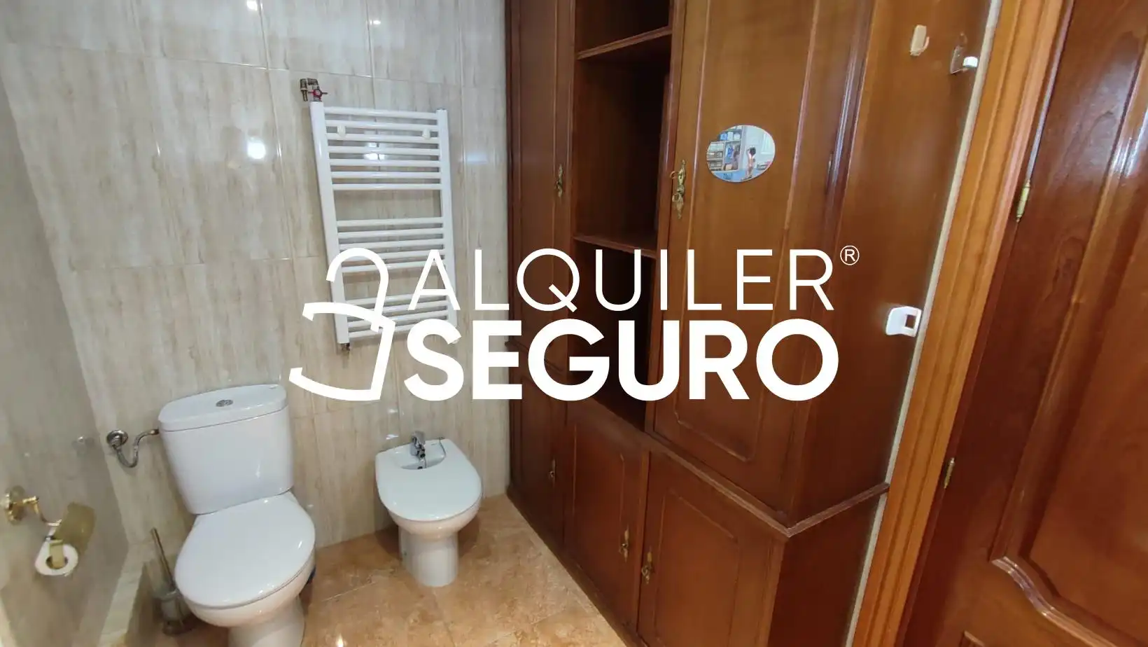 Baño de Piso de alquiler en Madrid con Calefacción, Terraza y Amueblado