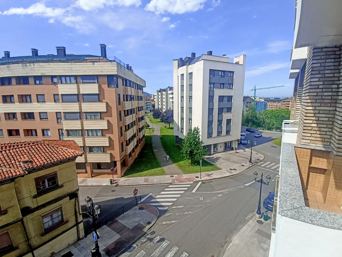 Außenansicht von Wohnung zur Miete in Oviedo  mit Heizung, Terrasse und Möbliert
