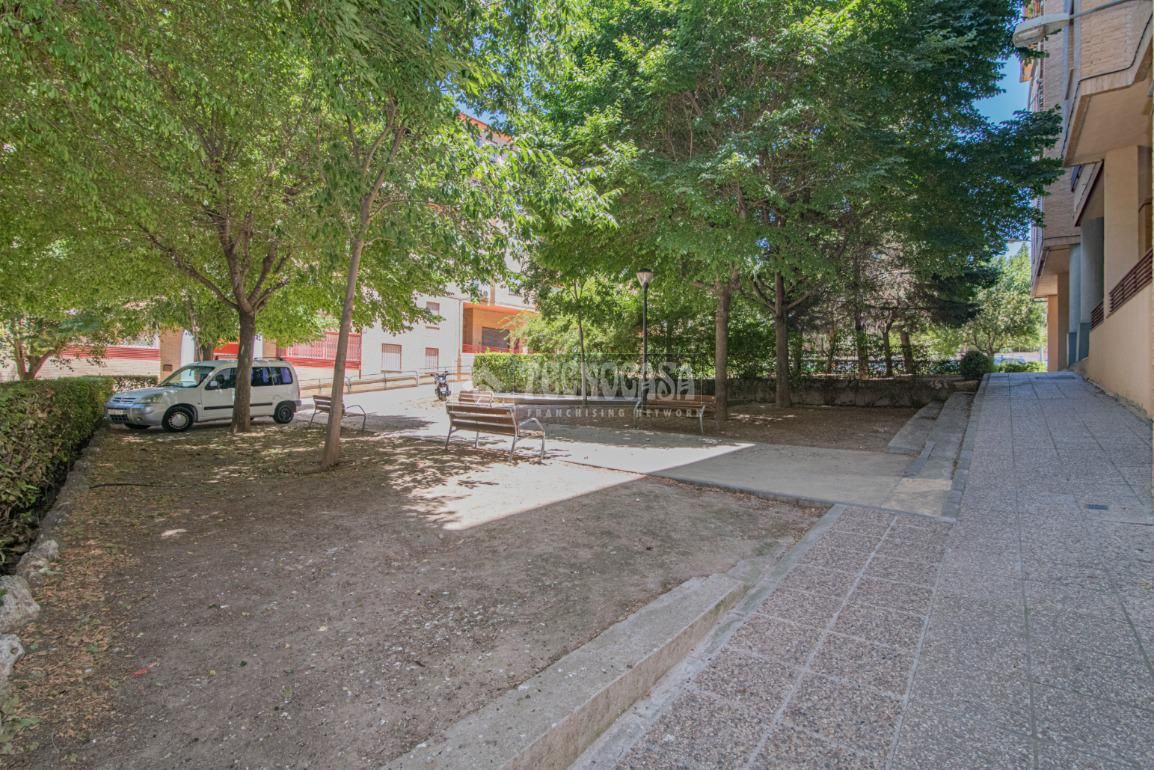 Exterior view of Flat for sale in  Granada Capital  with Heating, Furnished and Balcony