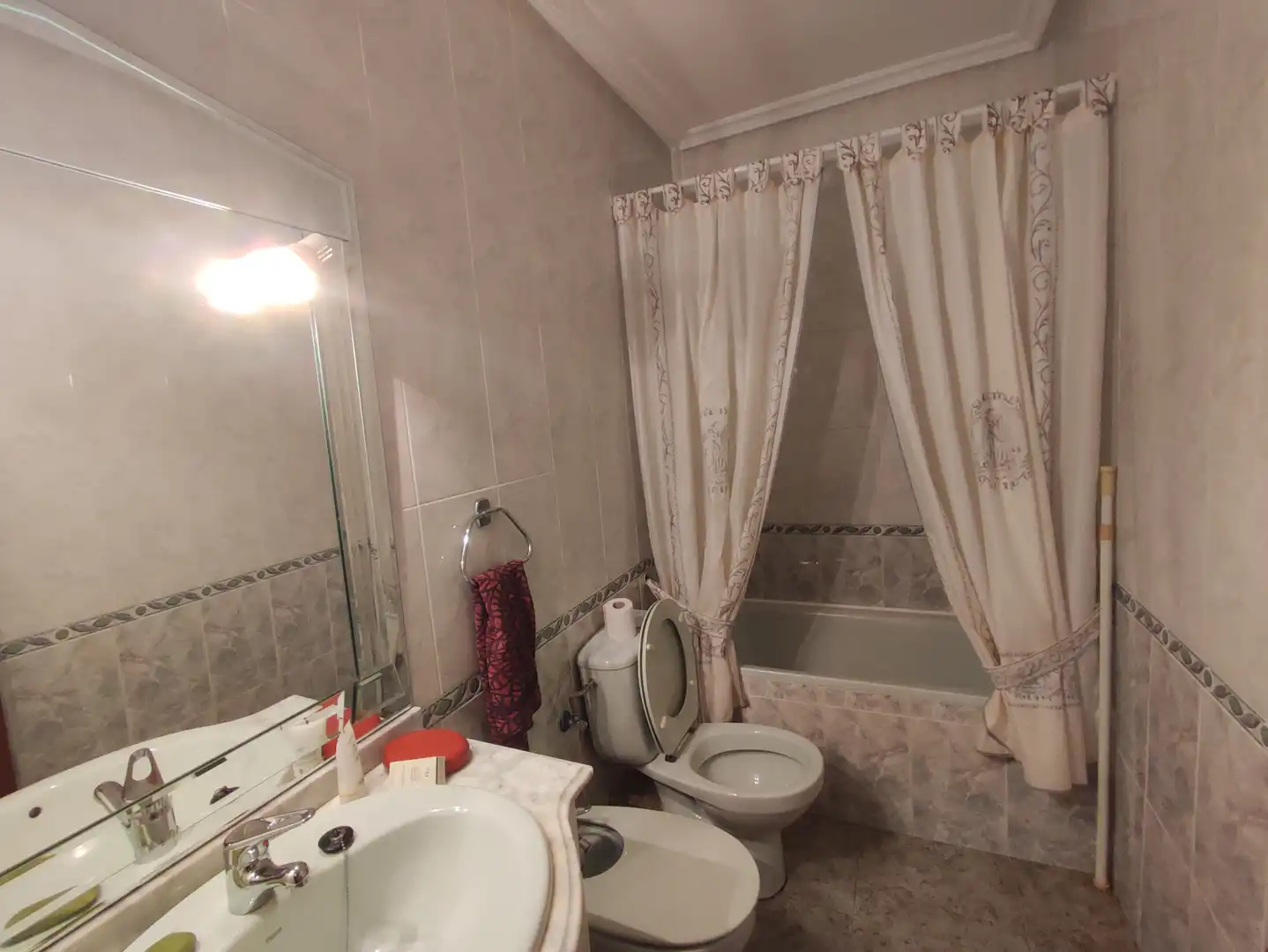 Badezimmer von Wohnung zur Miete in Plasencia mit Möbliert und Balkon