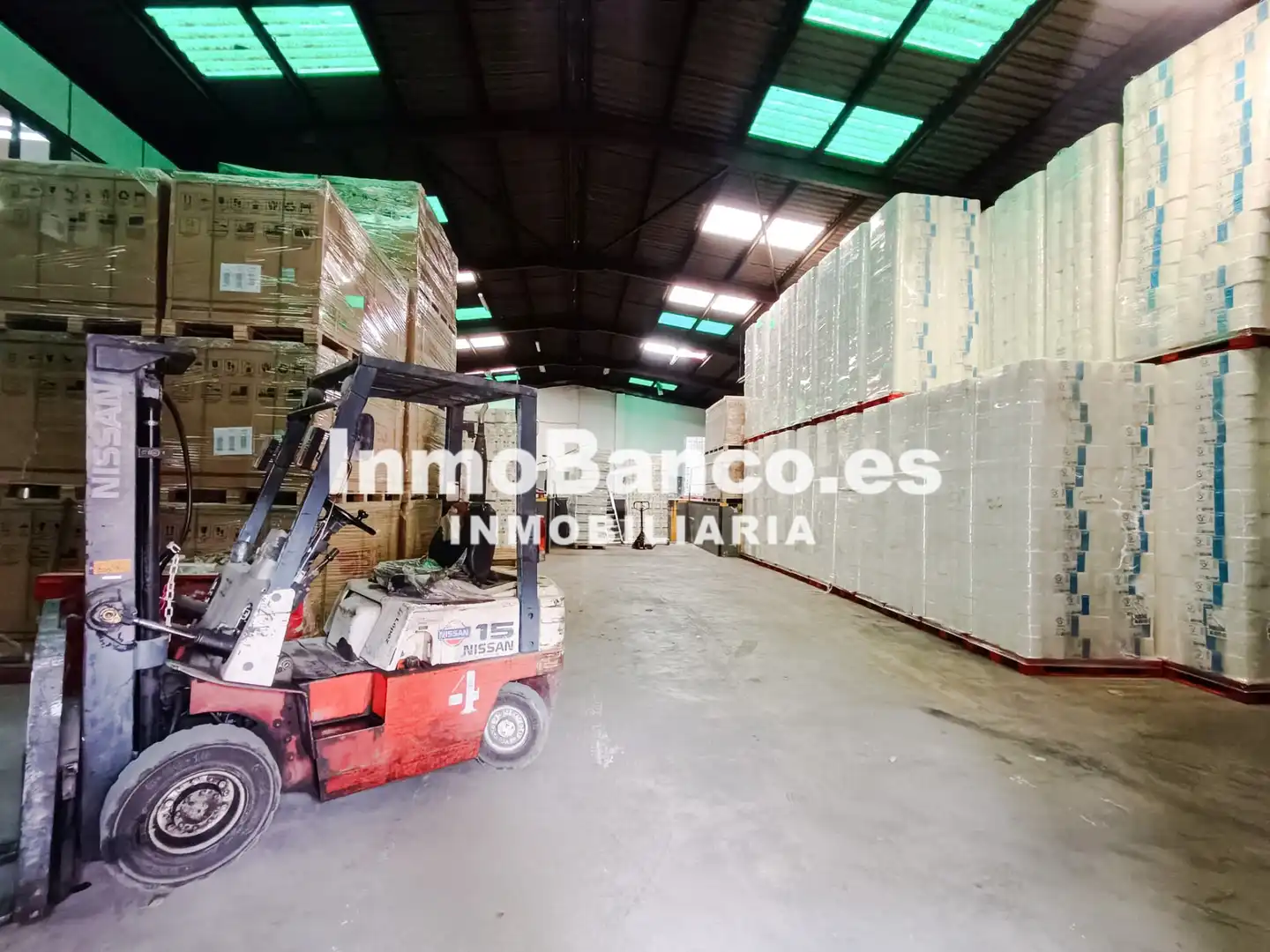 Exterior view of Industrial buildings for sale in Quart de Poblet