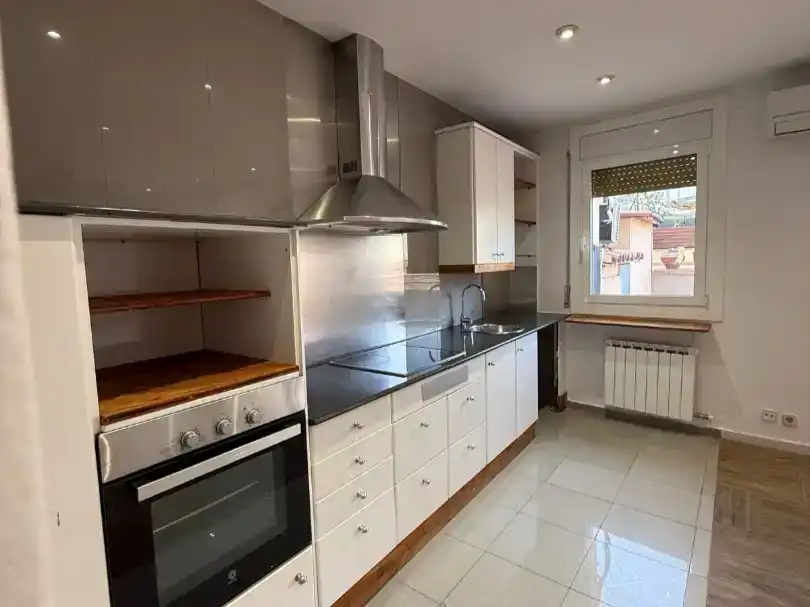 Küche von Wohnung zur Miete in Manresa mit Klimaanlage, Schwimmbad und Balkon