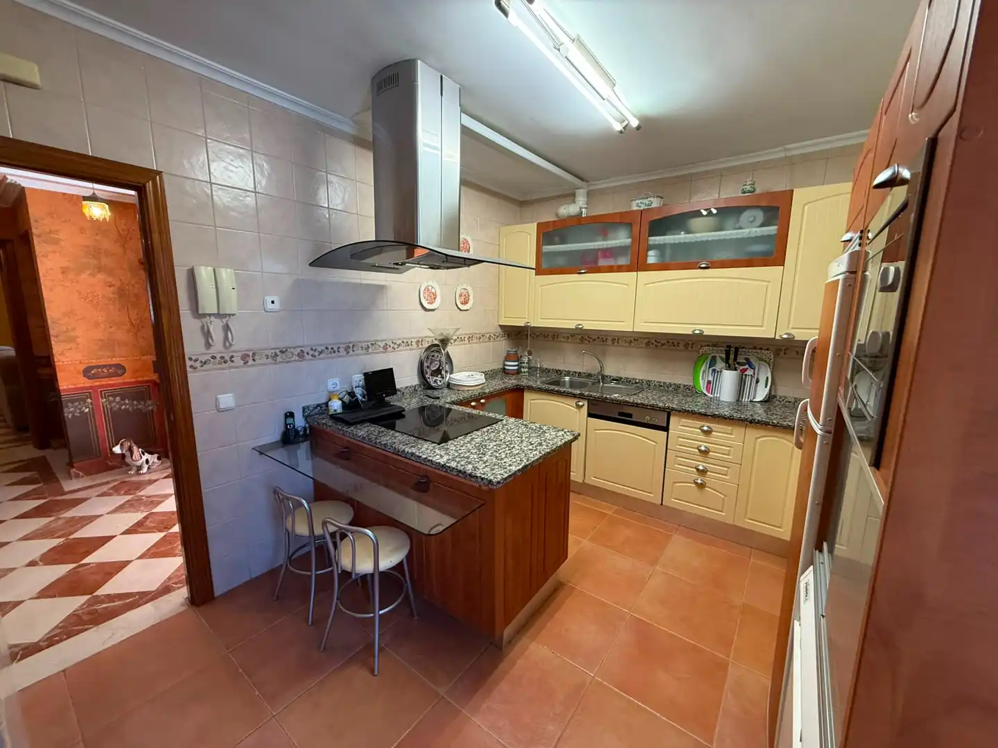 Küche von Einfamilien-Reihenhaus zum Verkauf in Santa Marta de Tormes mit Klimaanlage, Heizung und Privatgarten