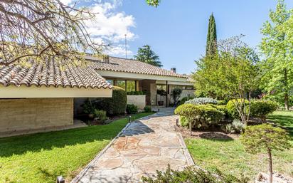 Jardí de Casa o xalet en venda en Las Rozas de Madrid amb Calefacció, Jardí privat i Parquet