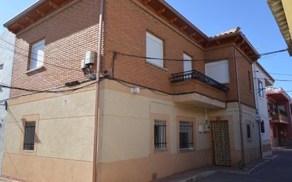 Vista exterior de Casa adosada en venda en Tarancón amb Aire condicionat, Calefacció i Balcó