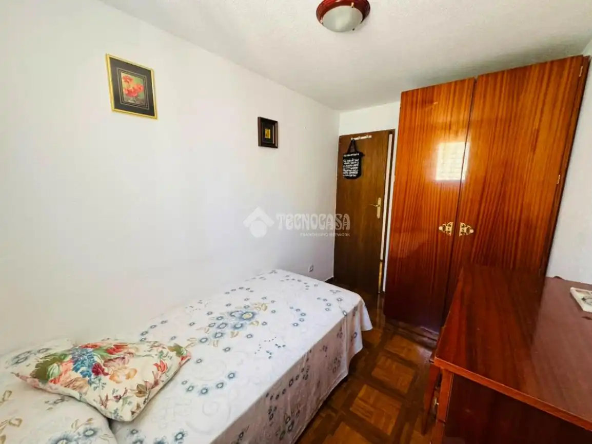 Bedroom of Flat for sale in Madrid
