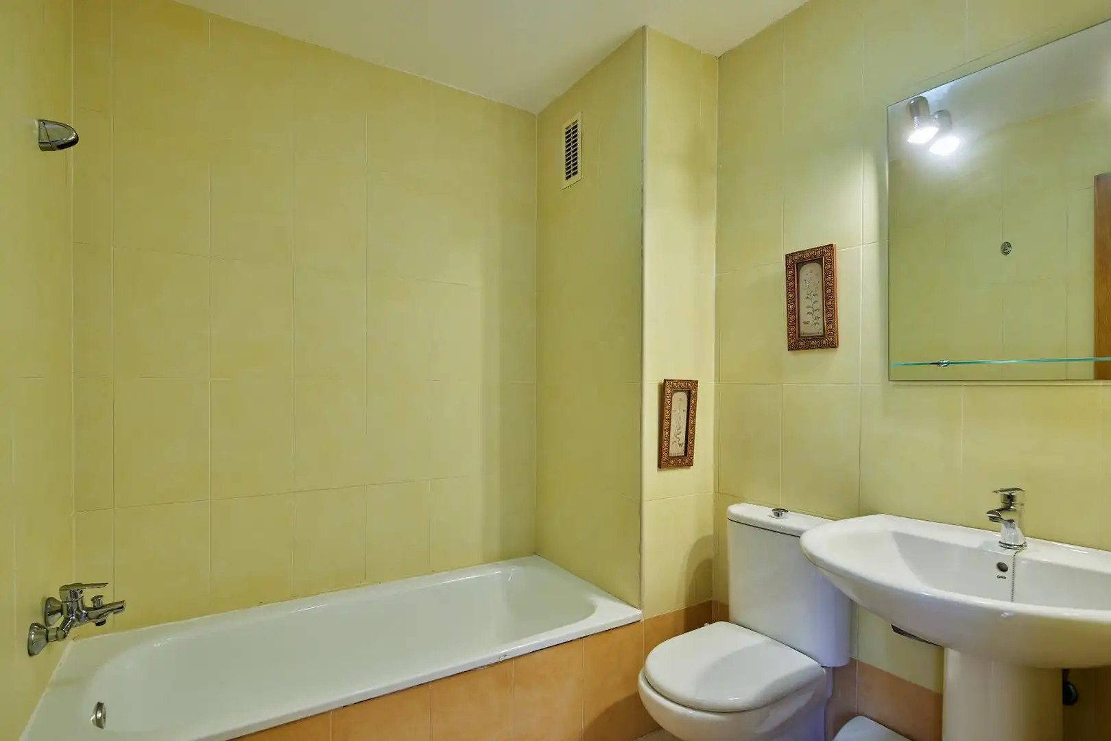 Baño de Casa adosada en venta en Medina Sidonia con Terraza, Balcón y Alarma