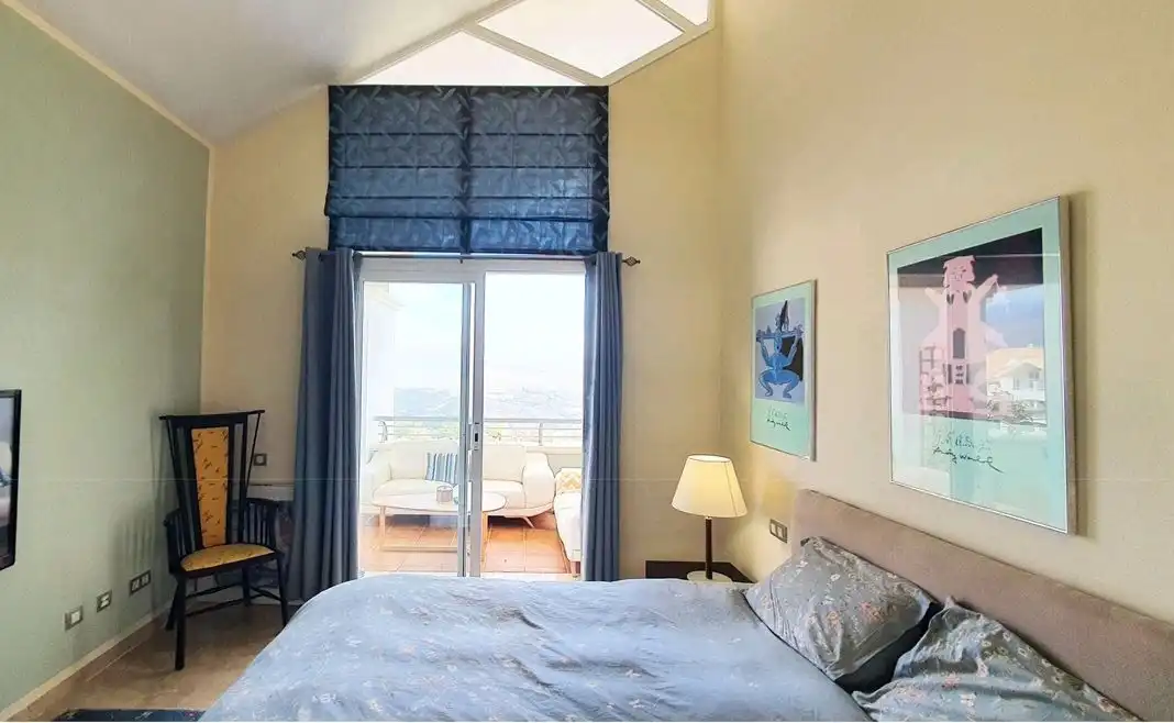 Schlafzimmer von Dachboden zum Verkauf in Mijas mit Terrasse, Abstellraum und Schwimmbad
