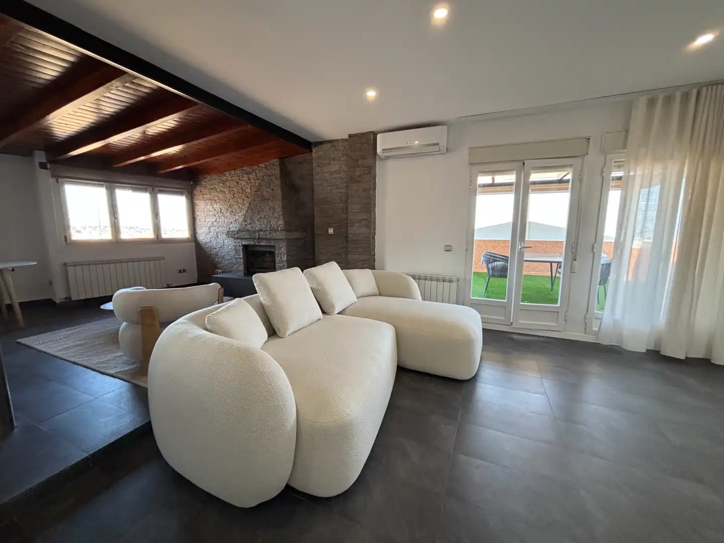 Sala de estar de Ático de alquiler en La Zubia con Aire acondicionado, Calefacción y Jardín privado