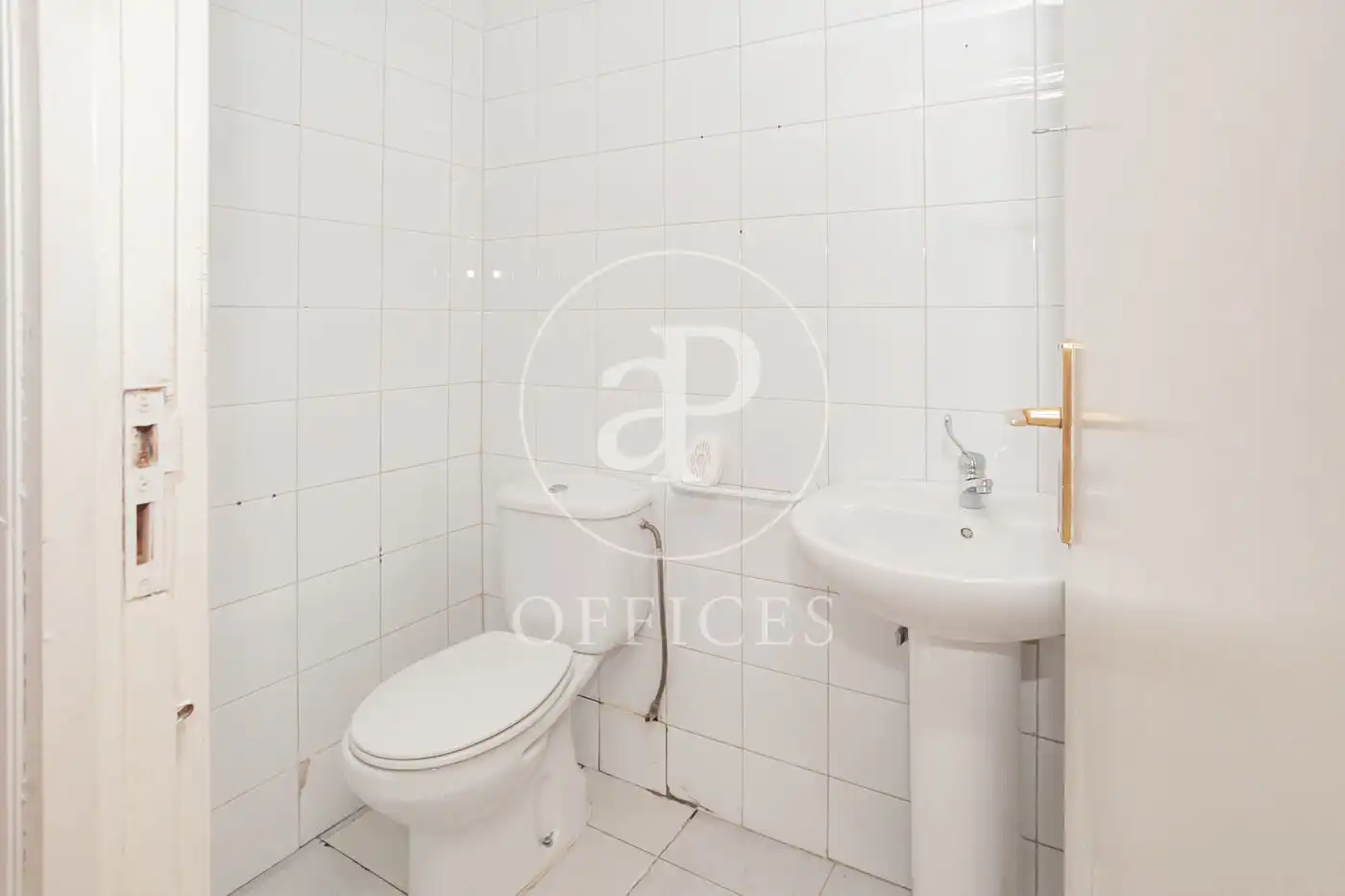 Badezimmer von Büro zur Miete in Madrid mit Klimaanlage